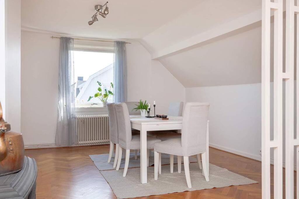 White & Bright Room In A Shared Apartment Gotemburgo Exterior foto